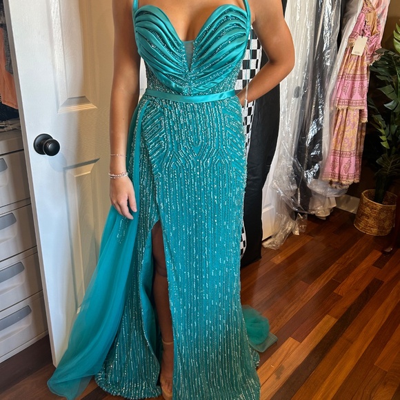 Beautiful emerald pageant dress TAGS STILL ON! - Picture 4 of 4